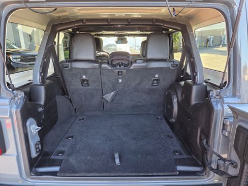 Used 2019 Jeep Wrangler Unlimited Sahara image 13