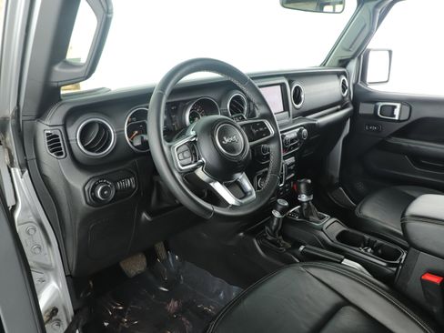 Used 2018 Jeep Wrangler Unlimited Sahara image 6