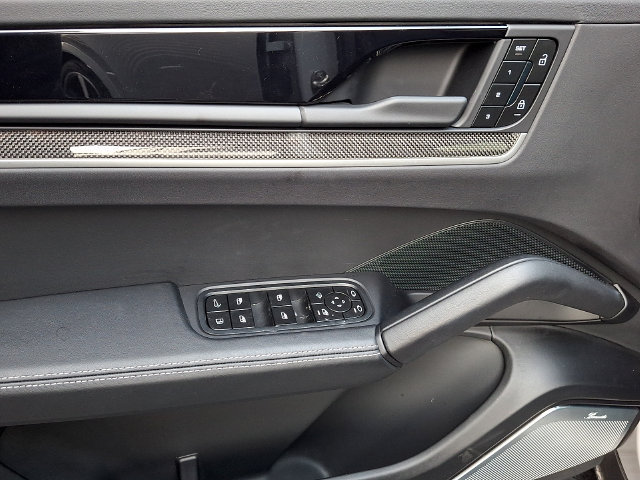Certified 2025 Porsche Cayenne Turbo AWD/4WD image 16