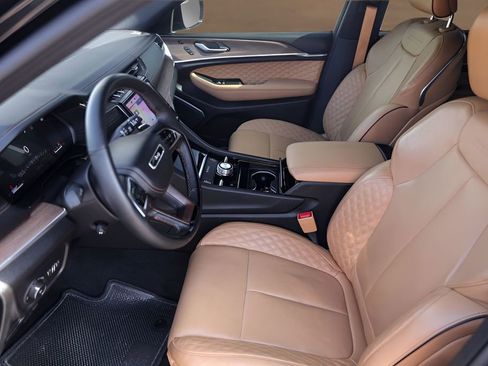 Used 2025 Jeep Grand Cherokee L Summit AWD/4WD image 9