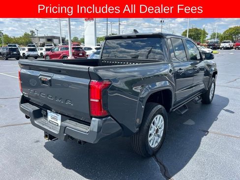 Used 2025 Toyota Tacoma SR5 AWD/4WD image 16