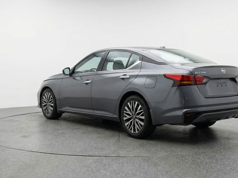 Used 2025 Nissan Altima 2.5 SV image 6