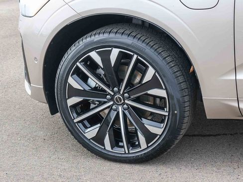 New 2026 Volvo XC60 T8 Ultra w/ Protection Package Premier image 9