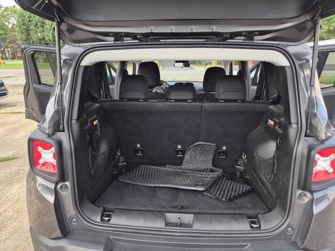 Used 2017 Jeep Renegade Latitude w/ Cold Weather Group AWD/4WD image 14