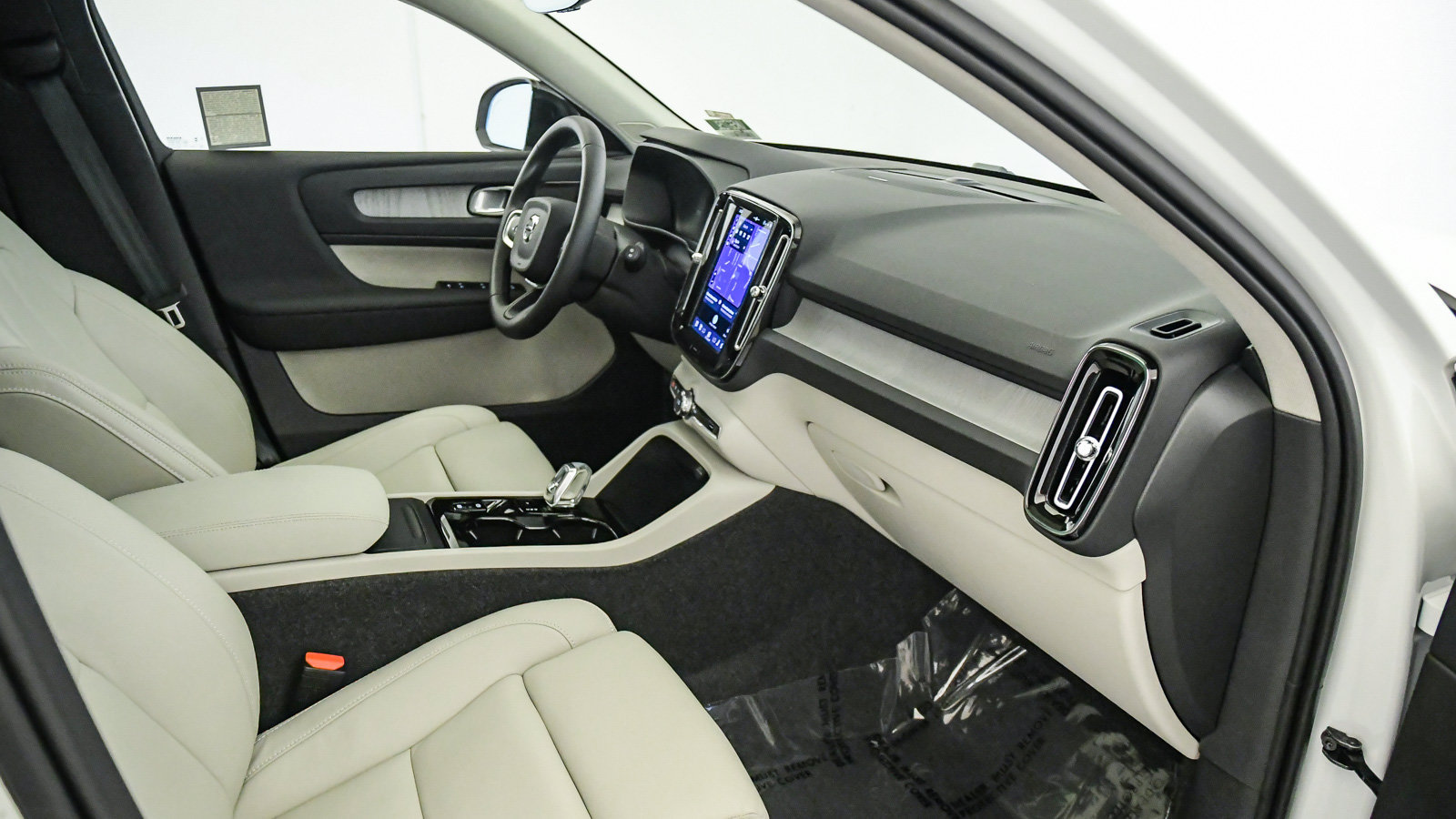 Used 2026 Volvo XC40 B5 Plus w/ Protection Package Premier AWD/4WD image 16