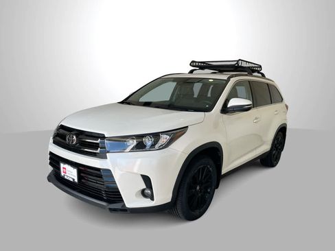 Used 2019 Toyota Highlander SE AWD/4WD image 1