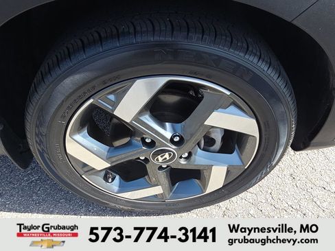 Used 2023 Hyundai Venue SEL FWD image 10