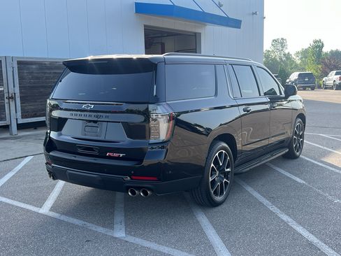 Used 2025 Chevrolet Suburban RST w/ RST Capability Package AWD/4WD image 5