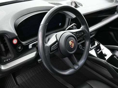 Certified 2024 Porsche Cayenne Coupe AWD/4WD image 17