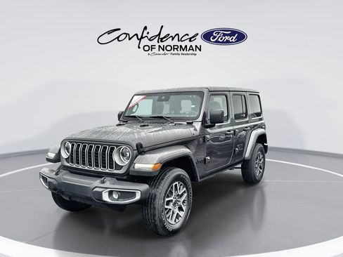 Used 2025 Jeep Wrangler Unlimited Sahara AWD/4WD image 3