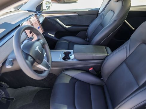 Used 2023 Tesla Model Y Long Range image 9