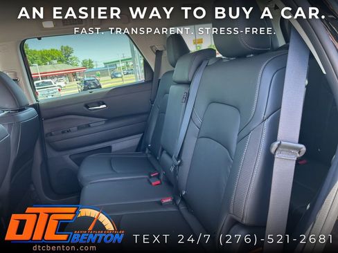 Used 2025 Nissan Pathfinder SL AWD/4WD image 10