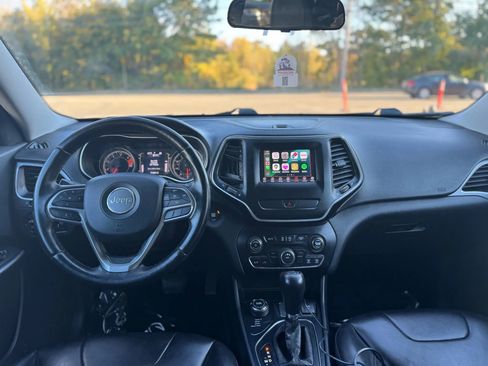 Used 2019 Jeep Cherokee Latitude Plus image 19