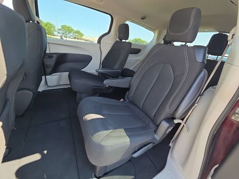 Used 2023 Chrysler Voyager LX FWD image 24