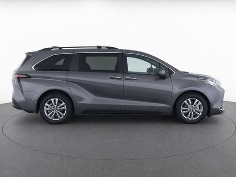 Used 2025 Toyota Sienna XLE w/ XLE Plus Package AWD/4WD image 8