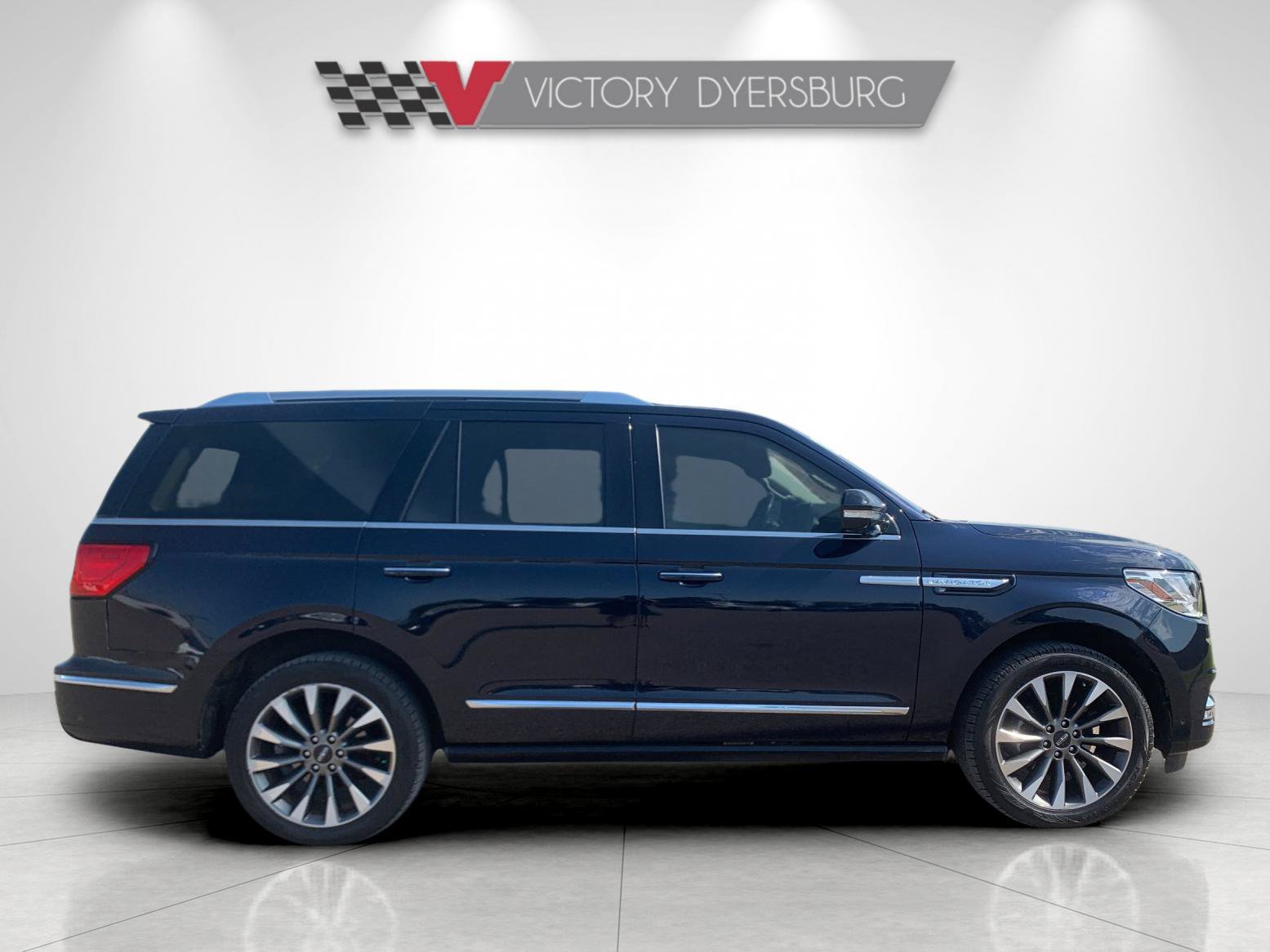 Used 2021 Lincoln Navigator Reserve w/ Luxury Package AWD/4WD image 3