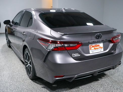 Used 2023 Toyota Camry SE w/ Audio Upgrade Package FWD image 9
