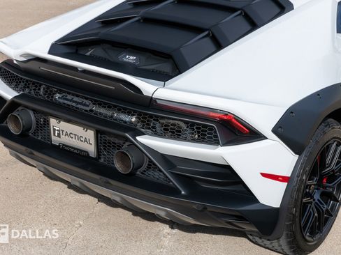 Used 2023 Lamborghini Huracan Sterrato image 19