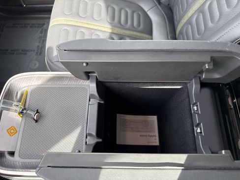 Used 2024 Rivian R1S Adventure AWD/4WD image 22