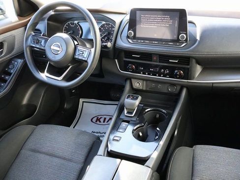 Used 2023 Nissan Rogue SV image 16