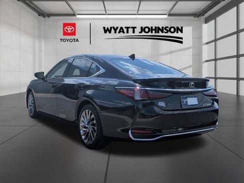 Used 2024 Lexus ES 300h Ultra Luxury w/ Accessory Package (Z2) FWD image 35