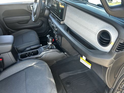 New 2025 Jeep Gladiator Willys image 10