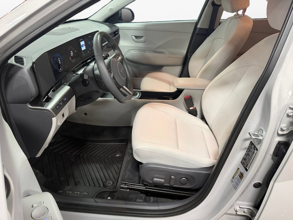 Used 2025 Hyundai Kona SEL AWD/4WD image 17