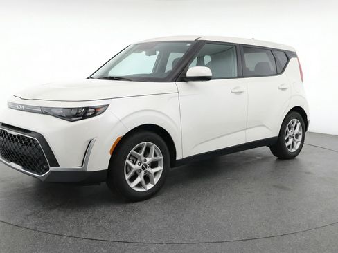 Used 2025 Kia Soul LX w/ LX Technology Package FWD image 3