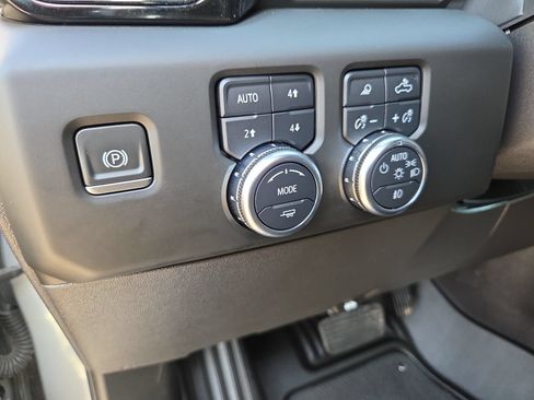 Used 2024 GMC Sierra 1500 AT4 w/ Technology Package AWD/4WD image 11