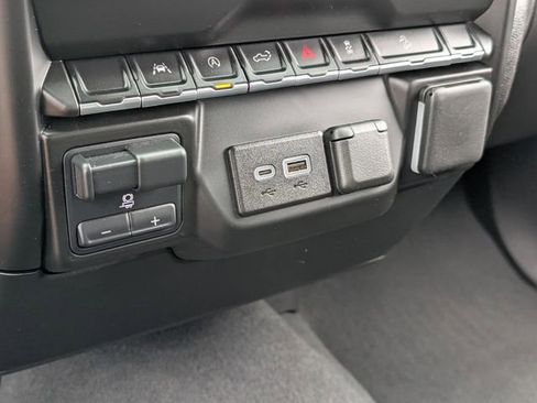 Used 2025 Chevrolet Silverado 1500 Custom Trail Boss w/ LPO, Dark Essentials Package AWD/4WD image 28