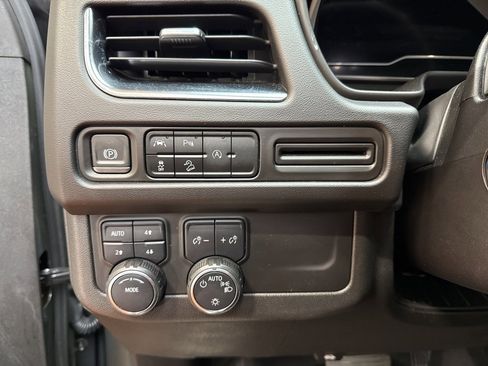 Used 2023 Chevrolet Suburban Premier image 23