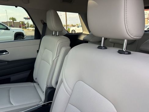 New 2026 Nissan Pathfinder SL w/ SL Premium Package FWD image 15