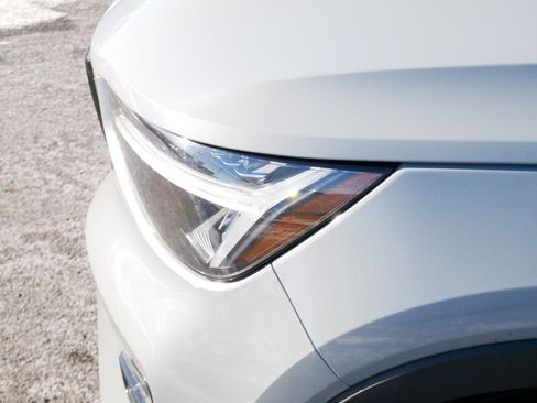 Used 2024 Volvo XC40 B5 Core image 16