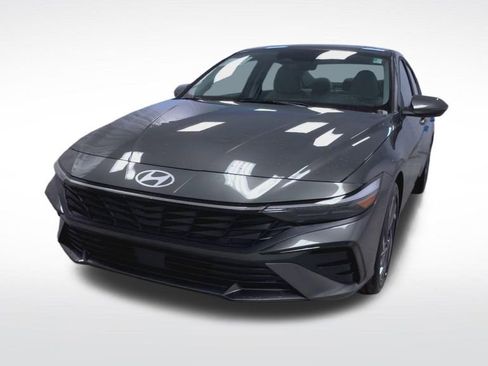 New 2026 Hyundai Elantra Limited FWD image 3