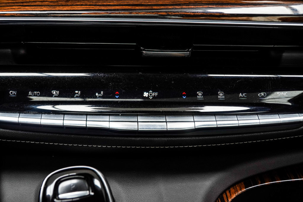 Used 2023 Cadillac Escalade ESV Premium Luxury w/ Touring Package AWD/4WD image 28