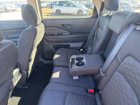 Certified 2024 Nissan Pathfinder SV image 28