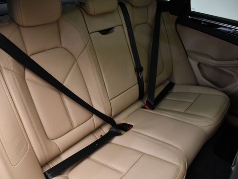 Used 2025 Porsche Macan image 50