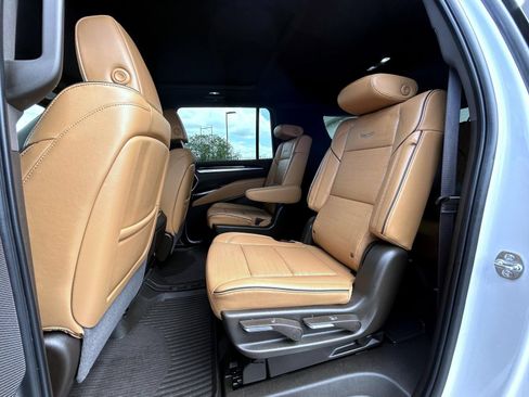 Certified 2025 Cadillac Escalade ESV Premium Luxury w/ Touring Package AWD/4WD image 21