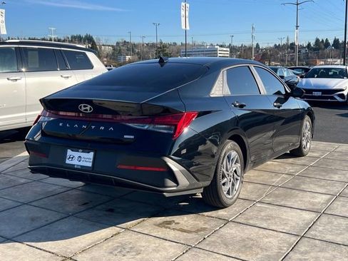 Certified 2025 Hyundai Elantra Blue w/ Cargo Package image 5