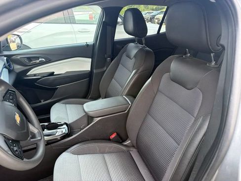 Used 2025 Chevrolet Trax LT FWD image 20