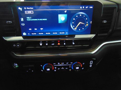 Used 2024 Chevrolet Silverado 2500 LT AWD/4WD image 11