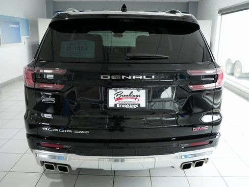 Used 2024 GMC Acadia Denali image 8