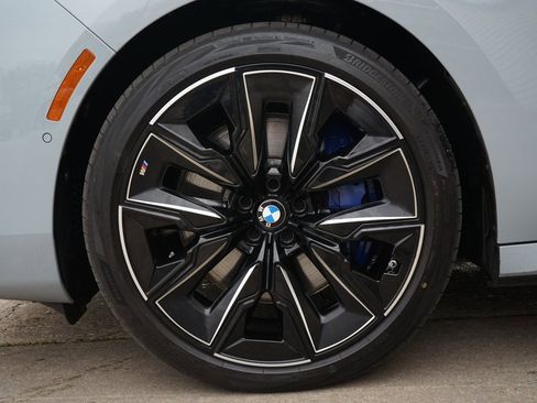 Used 2023 BMW 760i xDrive image 37