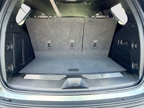 Used 2023 Chevrolet Tahoe Premier RWD image 12