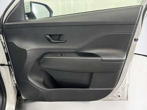 Used 2025 Hyundai Kona SEL FWD image 30
