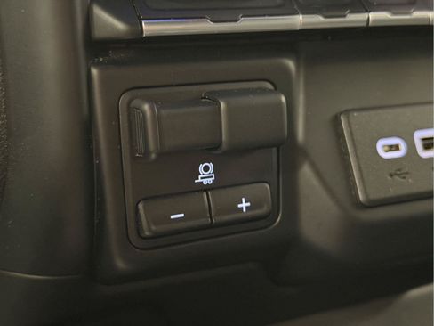 Used 2022 Chevrolet Silverado 1500 LT Trail Boss w/ Convenience Package II AWD/4WD image 17