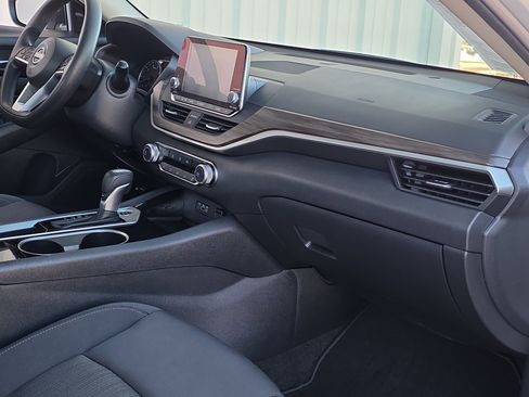Used 2024 Nissan Altima 2.5 SV image 30