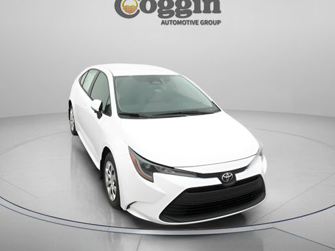 Used 2025 Toyota Corolla LE FWD image 14