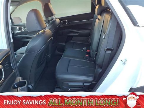 Used 2025 Kia Sorento S image 12