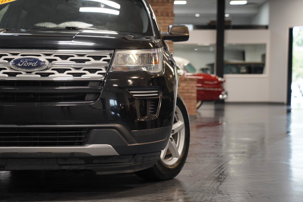 Used 2019 Ford Explorer XLT FWD image 2